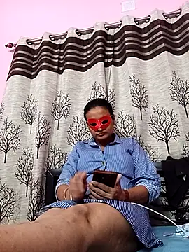 Snapshot of Hotty_girl25 chatting on December 14, 8:20 am Hotty girl25 online show from December 14, 8:20 am