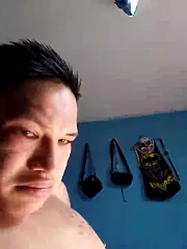 Snapshot of Ojitosbrrr chatting on November 22, 8:19 pm Ojitosbrrr online show from November 22, 8:19 pm