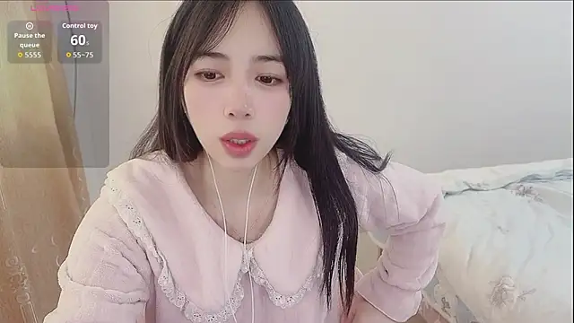 Snapshot of by-Hannah chatting on November 5, 2:11 am by-Hannah online show from November 5, 2:11 am