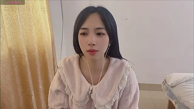 Snapshot of by-Hannah chatting on November 13, 2:10 am by-Hannah online show from November 13, 2:10 am