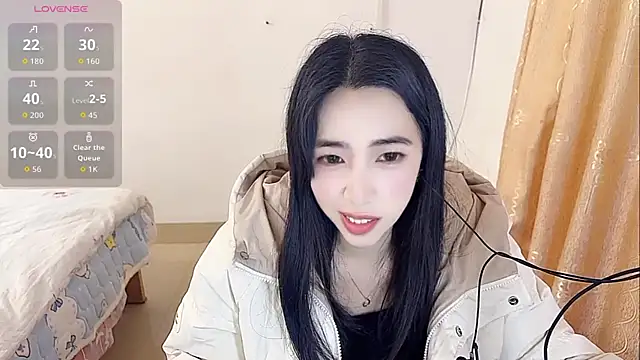 Snapshot of by-Hannah chatting on December 17, 9:37 am by-Hannah online show from December 17, 9:37 am