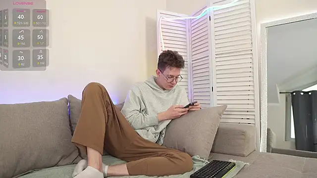 Snapshot of Teddy_Parker chatting on November 7, 8:14 am Teddy Parker online show from November 7, 8:14 am