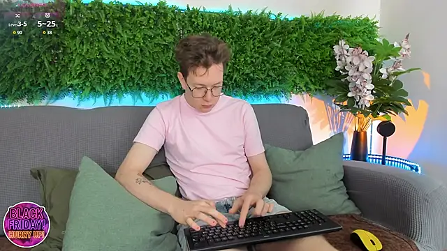 Snapshot of Teddy_Parker chatting on November 30, 8:07 am Teddy Parker online show from November 30, 8:07 am