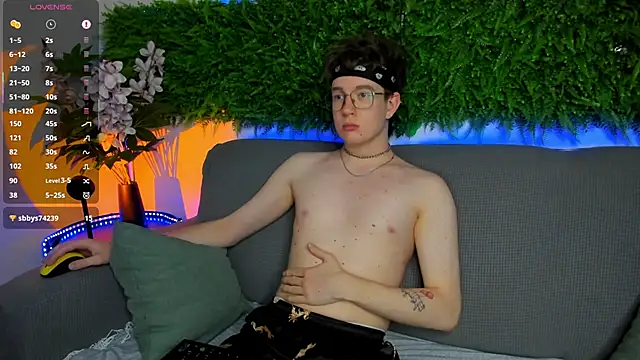 Snapshot of Teddy_Parker chatting on December 14, 4:34 pm Teddy Parker online show from December 14, 4:34 pm