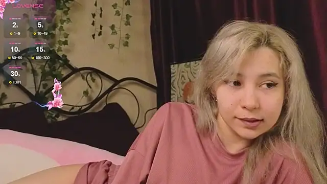 Alika Kiss online show from November 14, 4:11 am