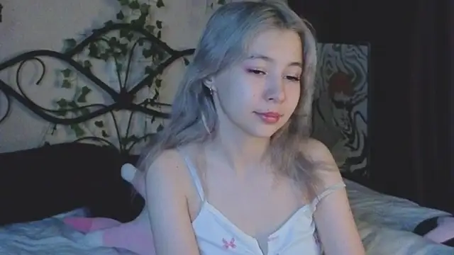 Alika Kiss online show from December 1, 4:17 am