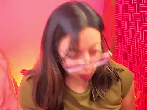 Snapshot of zylla_storn chatting on December 16, 8:19 am zylla storn online show from December 16, 8:19 am