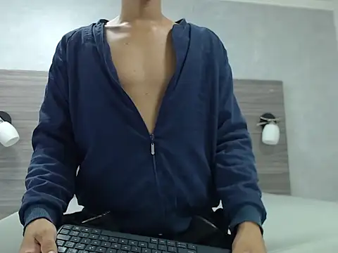 wiltom  online show from November 11, 3:50 am