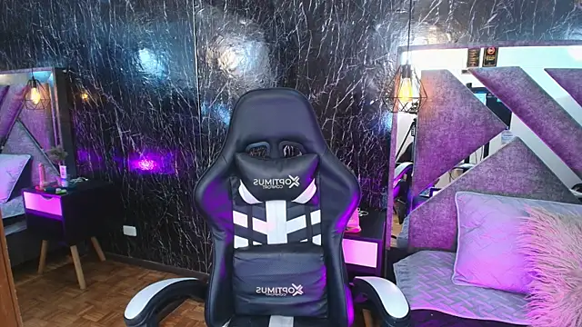 LaurenHazel online show from November 28, 5:15 pm