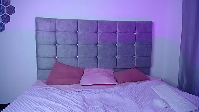 Catleya x online show from November 28, 9:06 pm