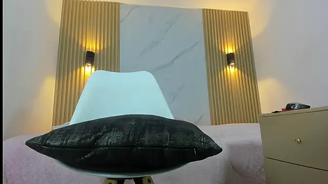  EMMYROSE online show from November 14, 7:23 pm