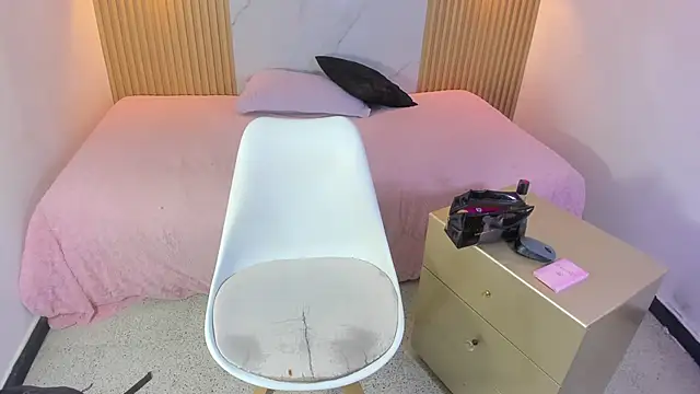  EMMYROSE online show from November 15, 8:05 pm