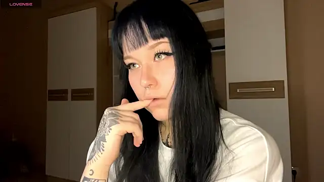 LaurenOveson online show from October 27, 7:34 am