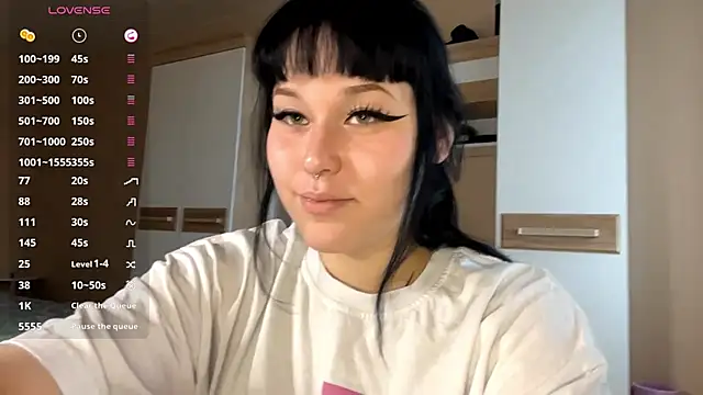 LaurenOveson online show from November 3, 10:16 am