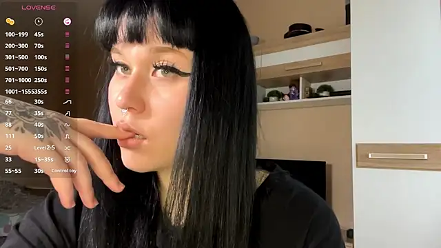 LaurenOveson online show from November 10, 6:23 am