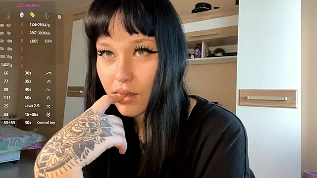 LaurenOveson online show from November 11, 8:25 am