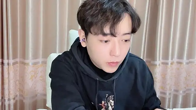 xiaoxiao1025 online show from November 6, 11:55 am