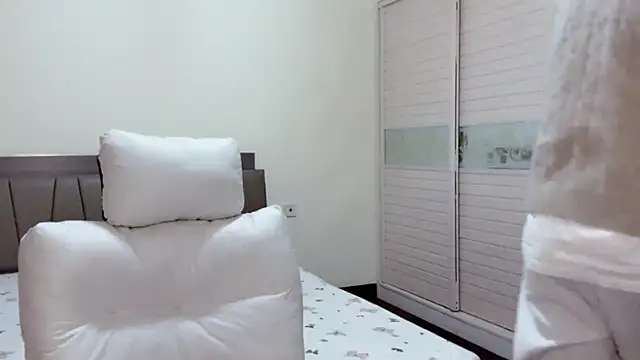 xiaoxiao1025 online show from November 15, 1:29 pm