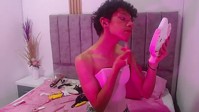 Athenea Zoe online show from October 30, 8:20 pm