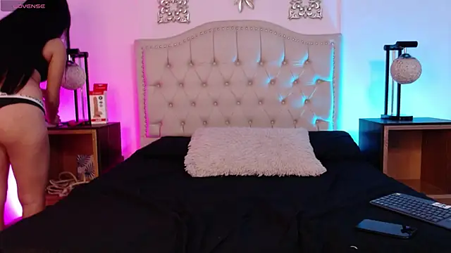 Tessa Moreau online show from November 9, 2:37 pm