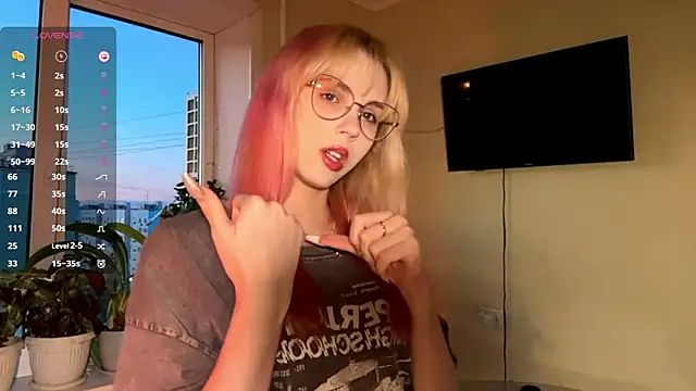 LatanyaRein online show from November 3, 1:23 pm