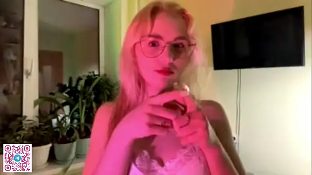 LatanyaRein online show from November 11, 1:44 pm