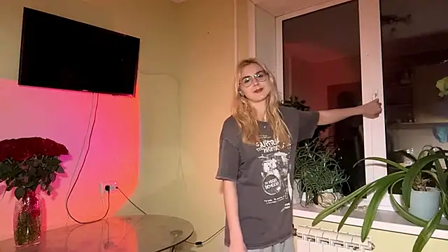 LatanyaRein online show from November 30, 6:45 pm