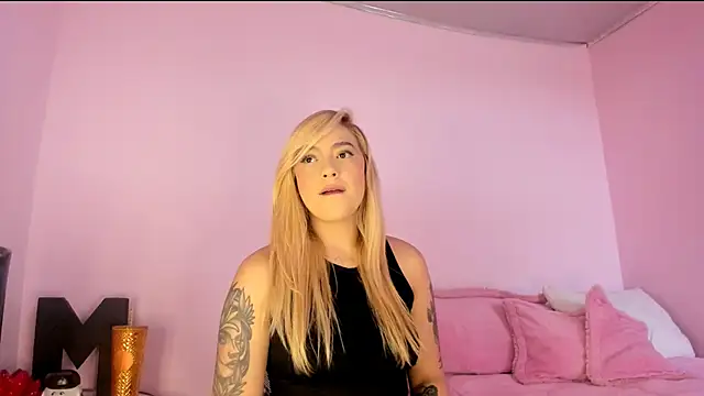 sylvanaLayton online show from November 26, 3:46 pm