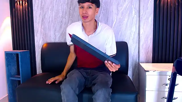 LaPantera Rosa online show from November 27, 3:30 am