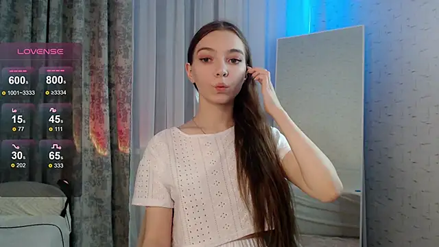 Snapshot of miragge_ chatting on December 16, 11:10 pm miragge online show from December 16, 11:10 pm