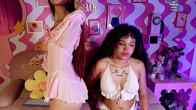 Snapshot of Candygirls_xoxo chatting on November 8, 3:07 am Candygirls xoxo online show from November 8, 3:07 am