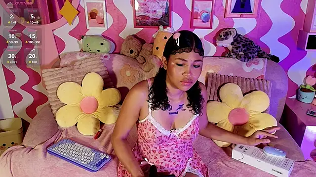 Snapshot of Candygirls_xoxo chatting on November 19, 10:15 am Candygirls xoxo online show from November 19, 10:15 am