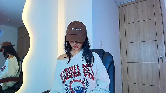 Raven  riot online show from November 22, 12:48 pm