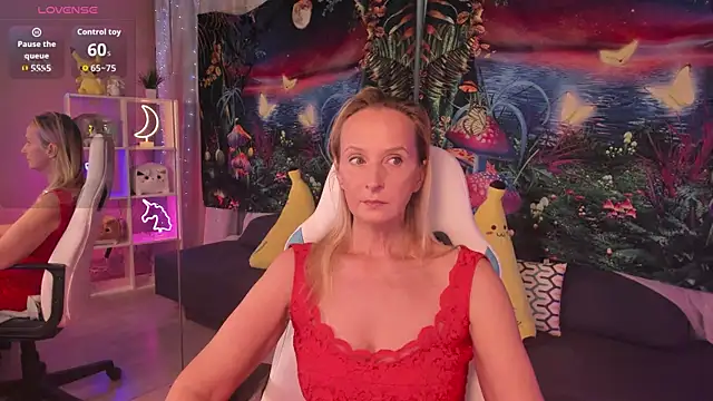 Snapshot of ScarlettPalmer chatting on November 7, 10:15 am ScarlettPalmer online show from November 7, 10:15 am