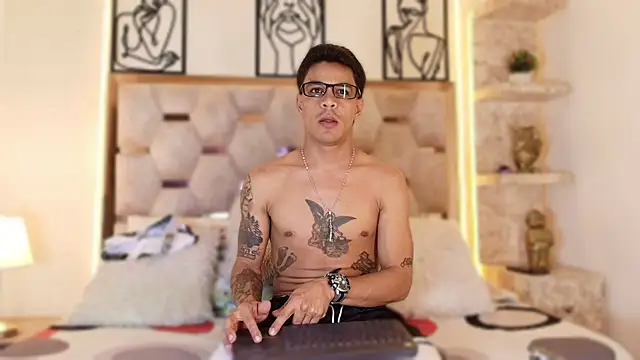 Andrew Haalls online show from November 15, 8:49 pm