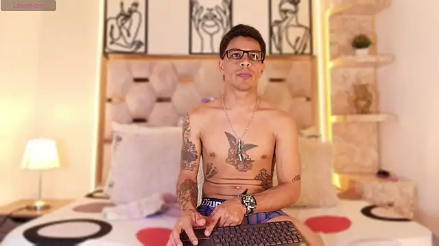 Andrew Haalls online show from November 19, 9:04 pm