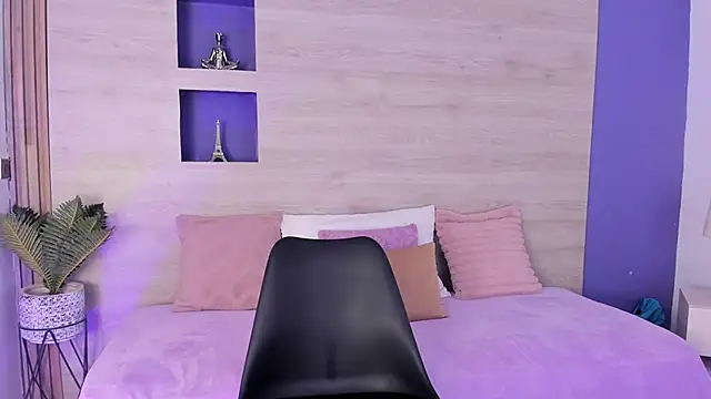 Hillary hott online show from November 8, 1:33 pm