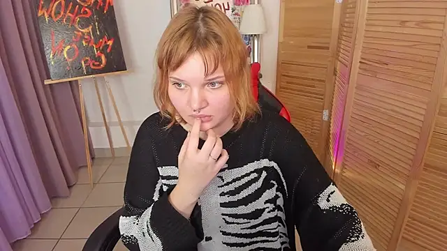 Snapshot of babyyullii chatting on November 10, 8:35 am babyyullii online show from November 10, 8:35 am