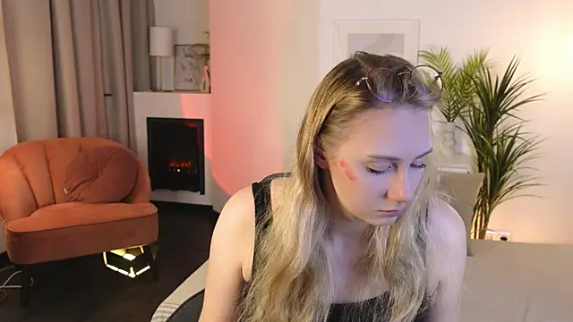 Snapshot of Liana_Ln chatting on November 12, 3:07 am Liana Ln online show from November 12, 3:07 am