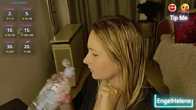 EngelHelene online show from November 6, 7:04 pm