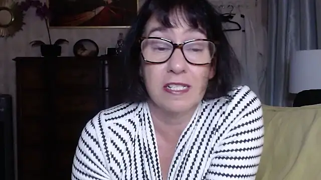 BigbustedBrenda online show from November 23, 4:40 pm