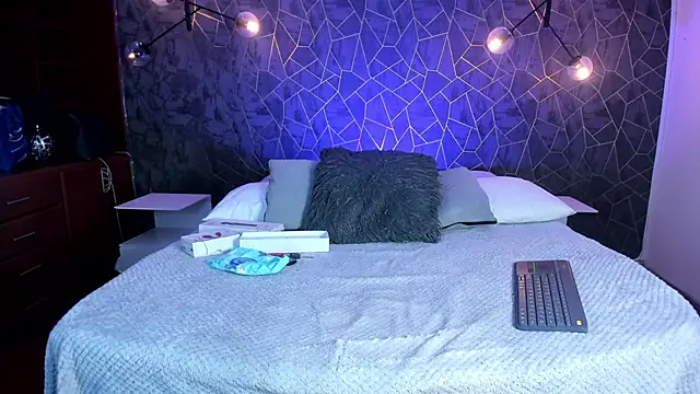 Snapshot of Thalynn_angels chatting on November 14, 8:29 pm Thalynn angels online show from November 14, 8:29 pm