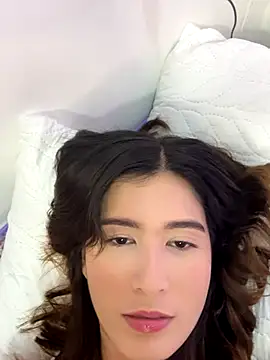 emilyy1  online show from October 29, 3:20 am