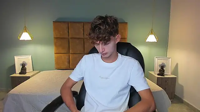 NicolasFerrer18 online show from November 15, 7:21 pm