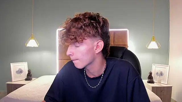 NicolasFerrer18 online show from November 17, 7:30 pm