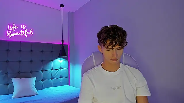 NicolasFerrer18 online show from November 24, 7:24 pm