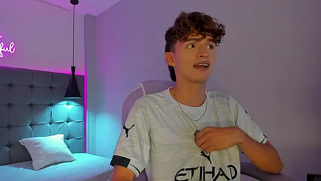 NicolasFerrer18 online show from November 25, 7:25 pm