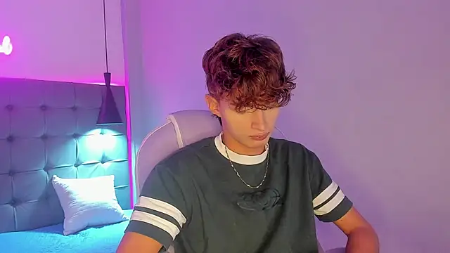 NicolasFerrer18 online show from December 1, 7:30 pm