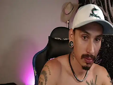 Snapshot of mateos6_6 chatting on November 27, 3:08 am mateos6 6 online show from November 27, 3:08 am