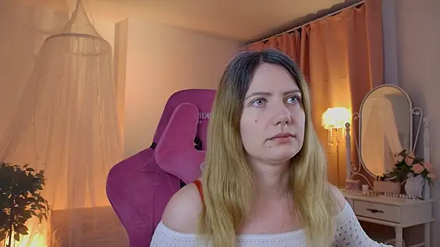 Snapshot of AleksaLaurent chatting on November 11, 6:02 am AleksaLaurent online show from November 11, 6:02 am